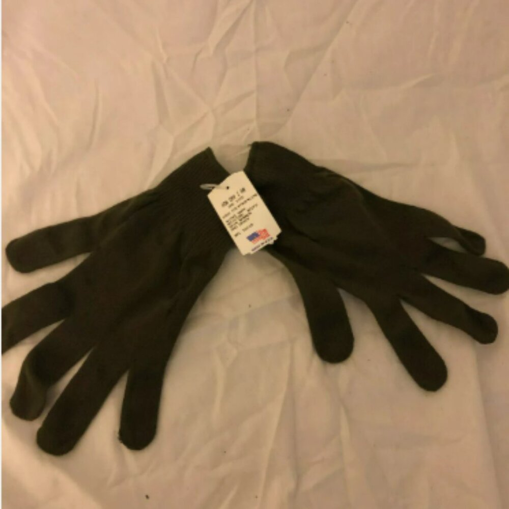 NWT's MILITARY OD GREEN ONE SIZE FITS ALL POLYPROPYLENE MOISTURE WICKING GLOVES